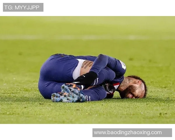 内马尔伤情再度加重巴黎欧冠前景堪忧球队需应对重大挑战 内马尔伤情再度加重巴黎欧冠前景堪忧球队需应对重大挑战