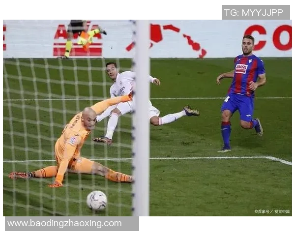 女王公园主场迎战诺维奇全力争胜展现球队实力与斗志